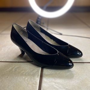 Vintage Paalos black kitten heels